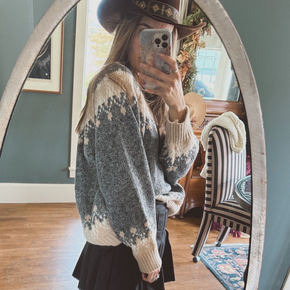 HandMade hand crafted Sweater Nordic Fair Isle square neck Gray ivory Sz large - Picture 7 of 9